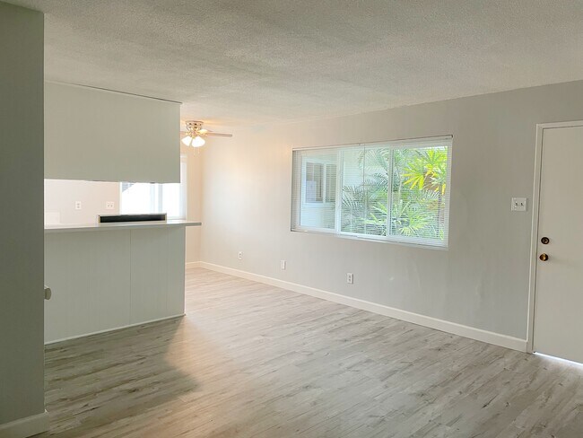 Foto del edificio - 15828 S Denker Ave
