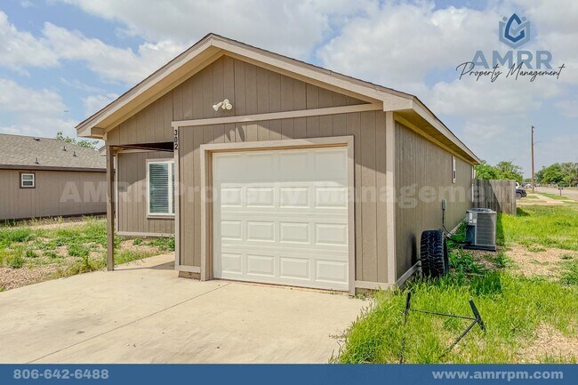 Foto del edificio - 3 Bedroom Home Available!