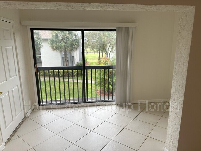 Foto del edificio - 1945 Pelican Landing Blvd