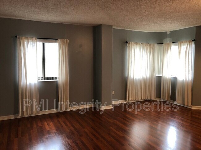 Building Photo - 11550 Southfork Ave