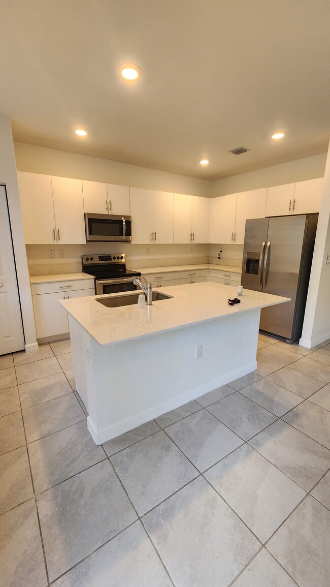 Foto del edificio - 1041 SE 27th Ter