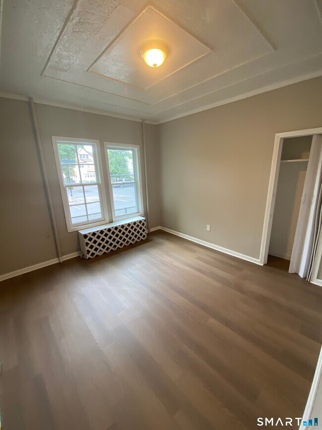 Building Photo - 445 Albany Ave