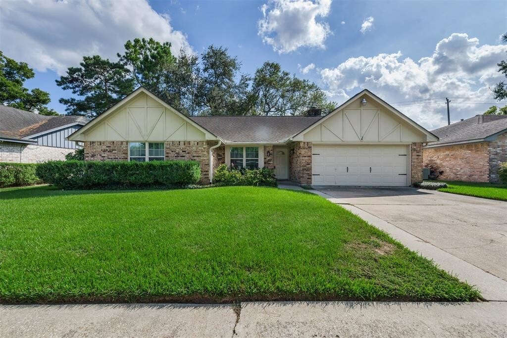 Primary Photo - 3911 Black Locust Dr
