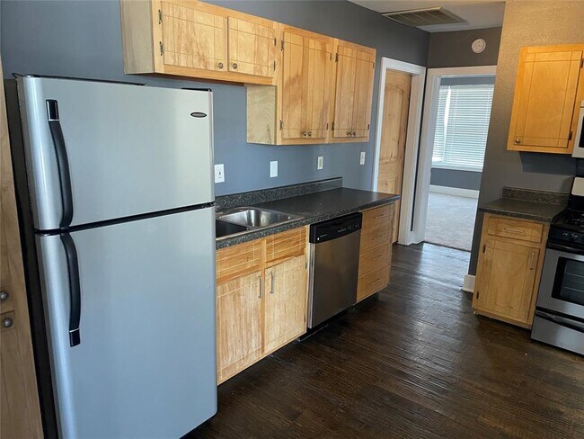 Foto del edificio - 1122 N Zang Blvd