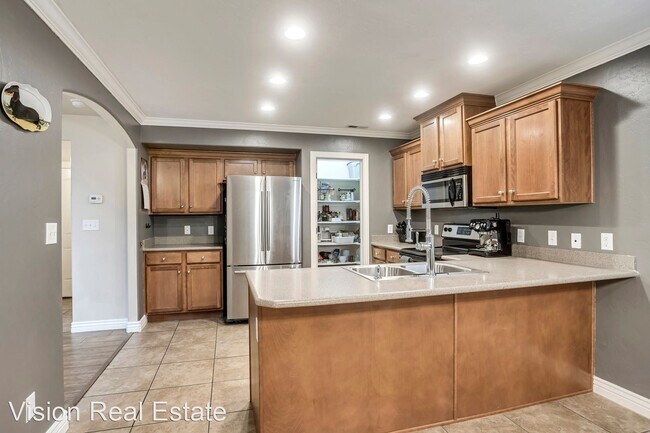 Building Photo - 3 br, 2.5 bath House - 1168 W 200 S