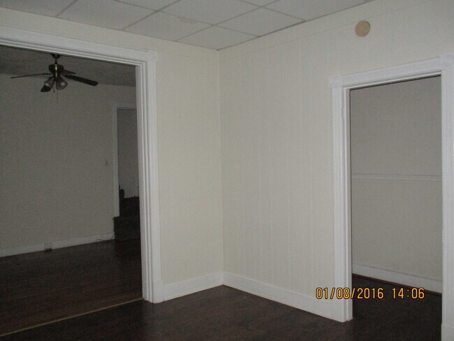 Building Photo - 421-423 N Mulberry St