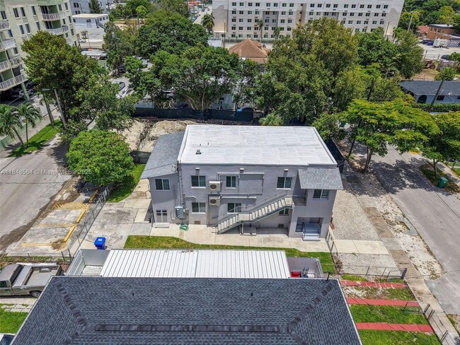 Building Photo - 600 NW 25th Ct