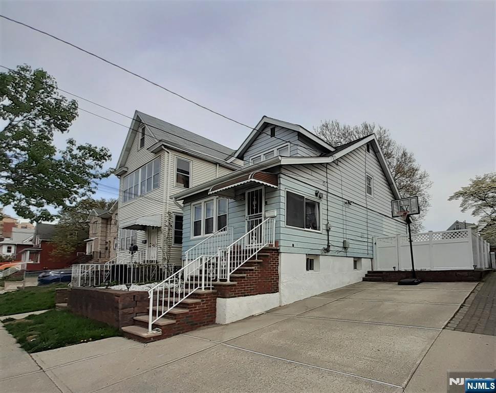 Foto principal - 98 Willard St