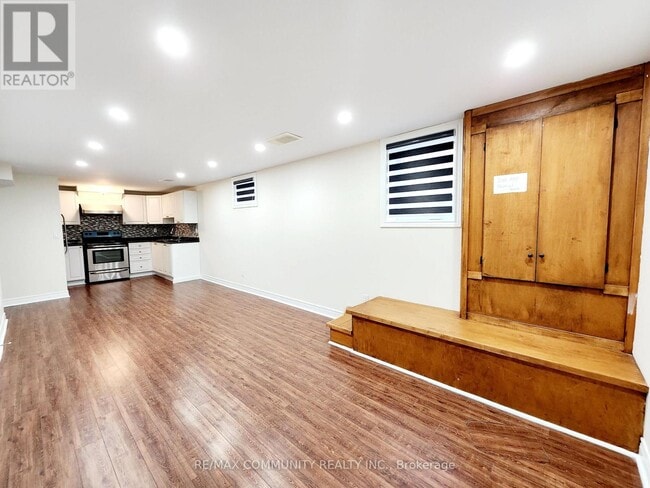 Building Photo - 77 Waringstown Dr