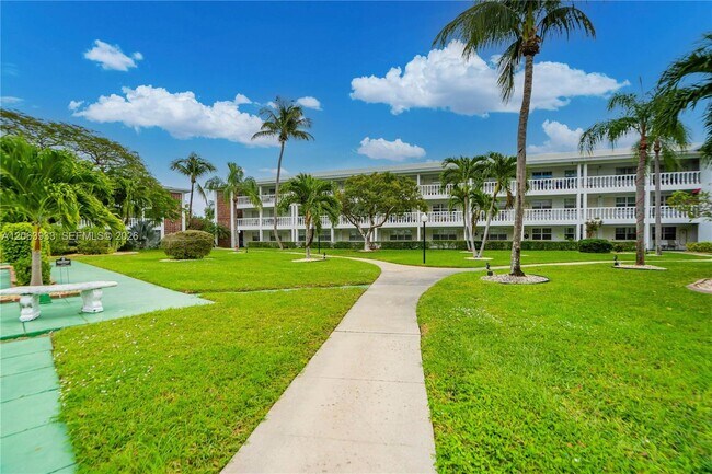 Foto del edificio - 2455 NE 51st St
