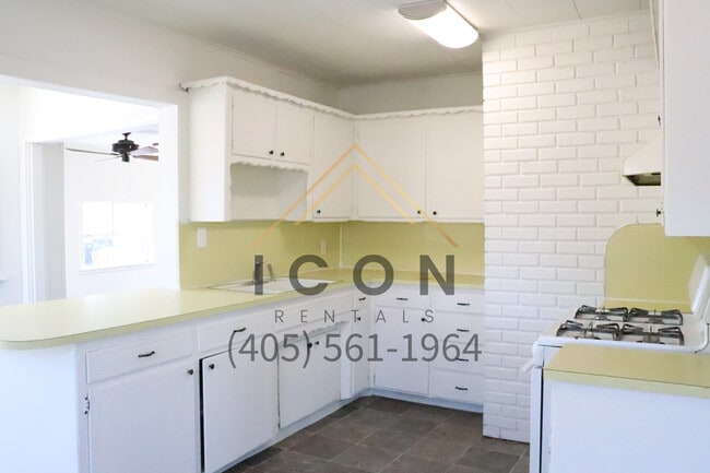 Building Photo - 146 N El Reno Ave