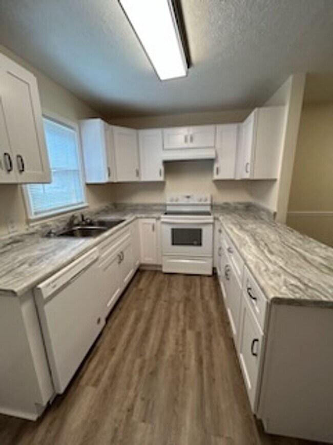 Foto del edificio - 1840 Woodland Ave