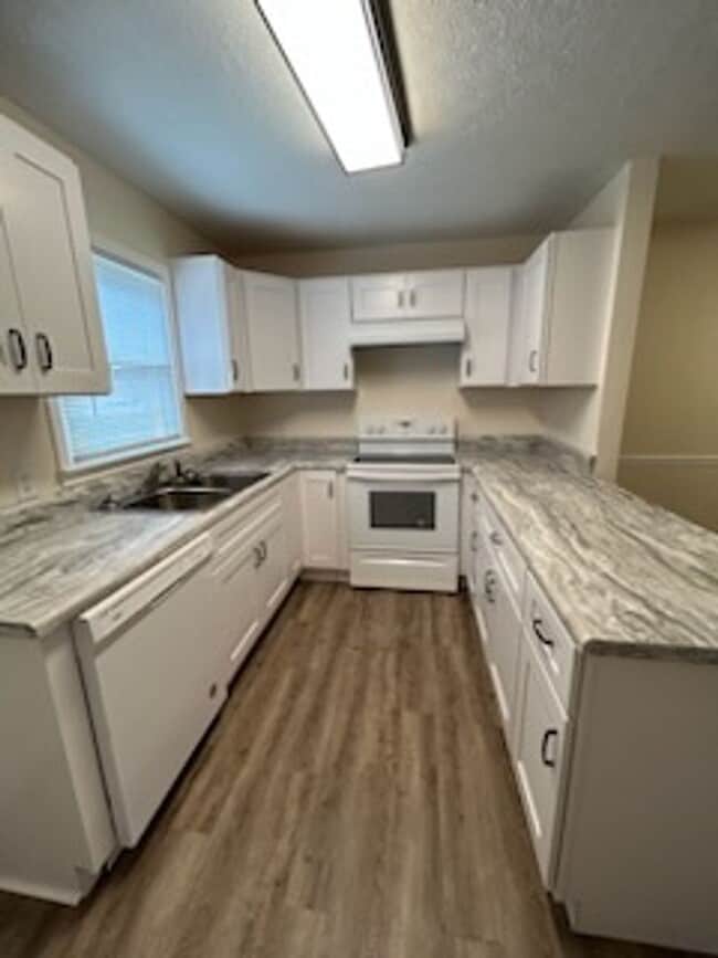 Building Photo - 1840 Woodland Ave