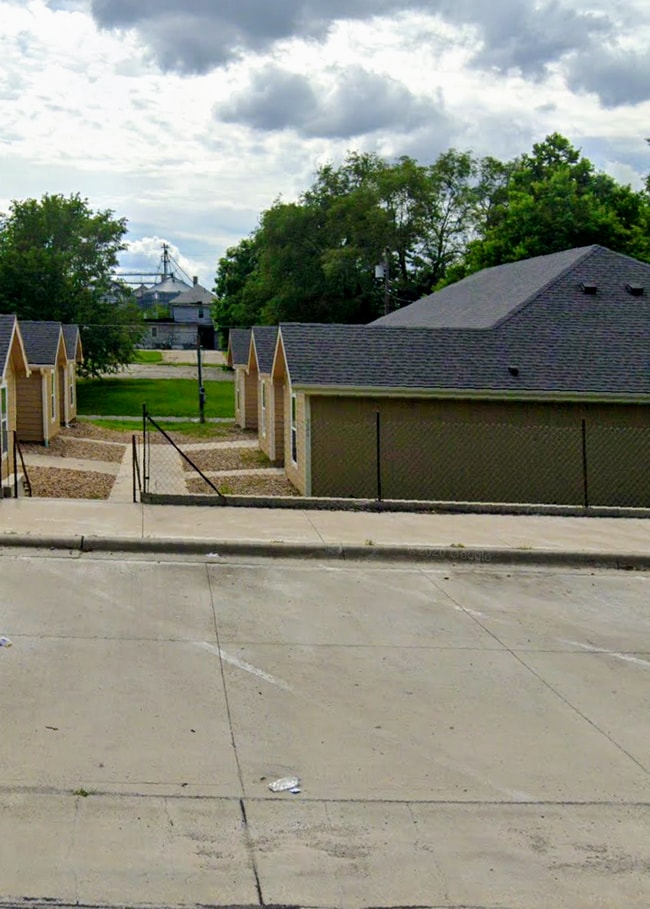 Building Photo - 526 N Cedar St