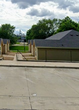 Building Photo - 526 N Cedar St