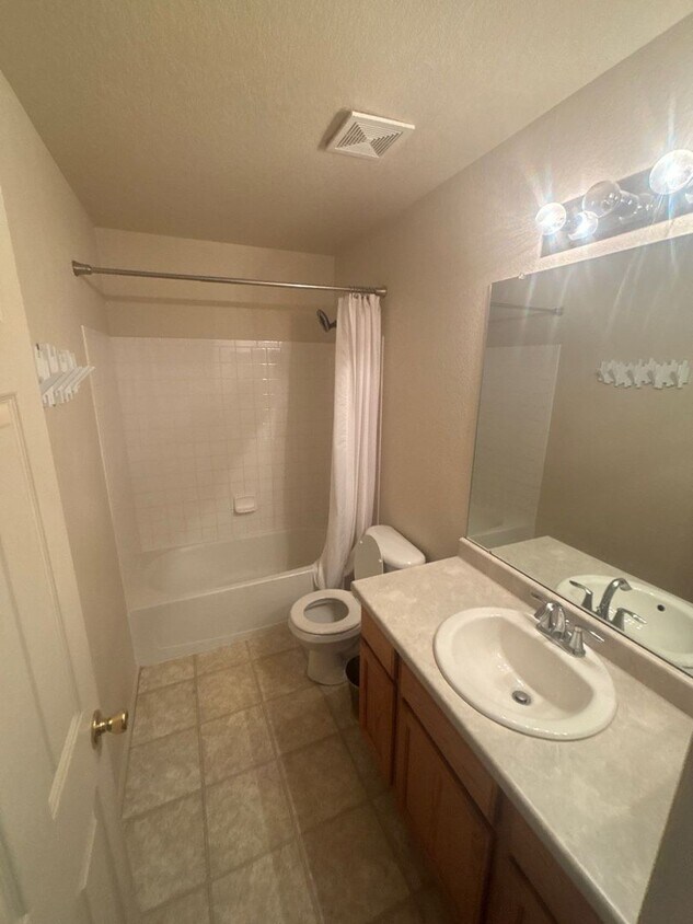 Foto del edificio - 3 bed, 3 bath COMING SOON in Thornton