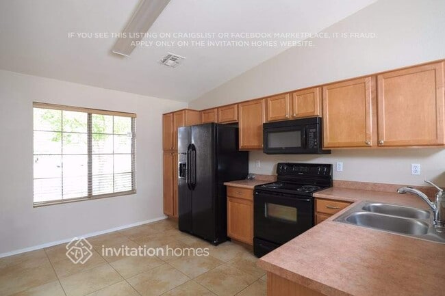 Foto del edificio - 8207 S 18th St