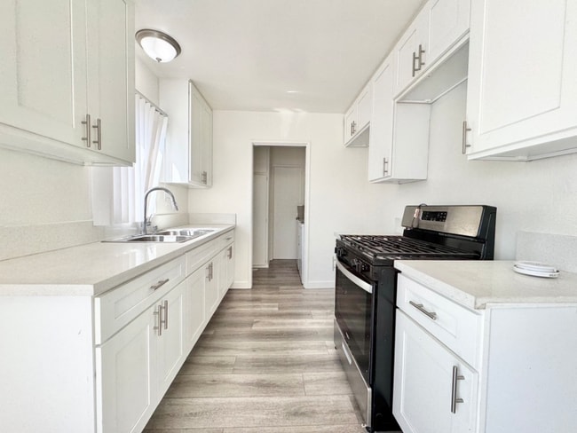 Building Photo - 636 Aerick St