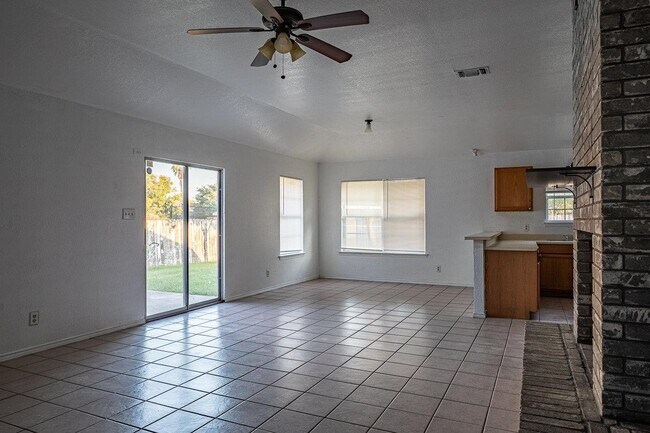 Foto del edificio - 128 Windlake Loop