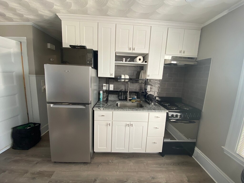 34 Chestnut St Unit 1, Wakefield, MA 01880 Room for Rent in Wakefield
