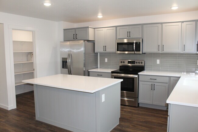Building Photo - 4924 W Lesina St