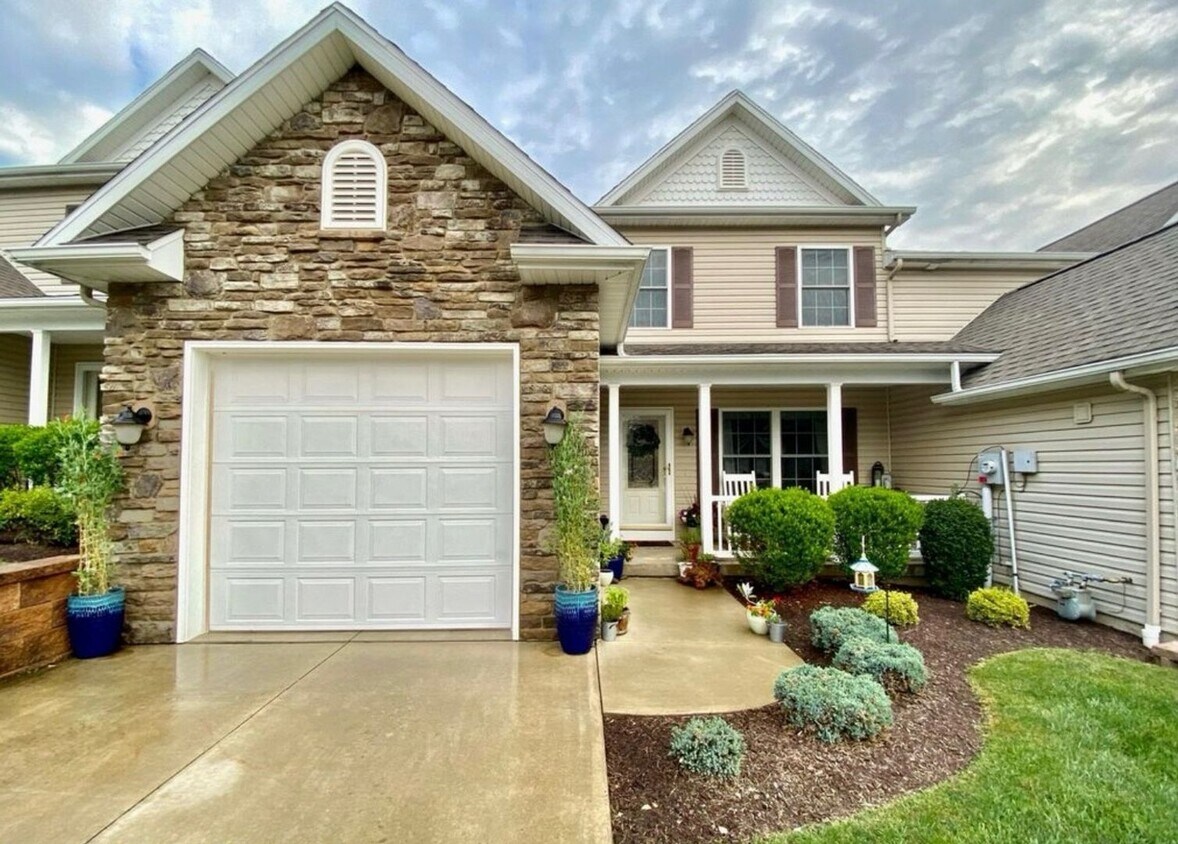 Foto principal - 3 Bedroom 2.5 Bath Townhome in Archbald, PA