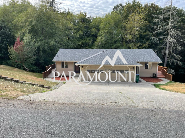 Building Photo - Charming 3-Bedroom Duplex Near Southworth ...