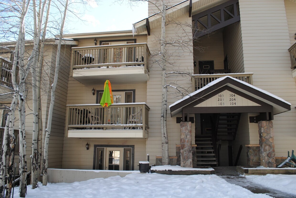 Primary Photo - Condo Living in the Heart of Evergreen!
