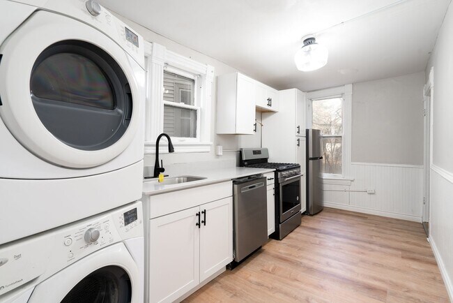 Building Photo - 2207 Blake Avenue