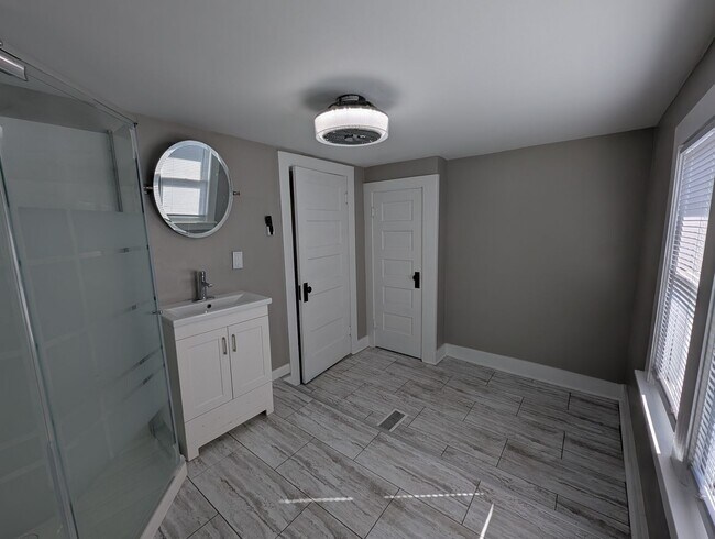 Foto del edificio - 4 Bedroom House in Boonville