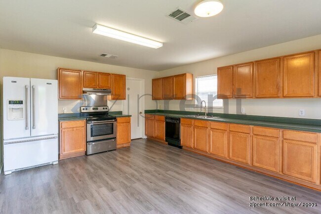 Building Photo - 13101 Lofton Cliff Dr