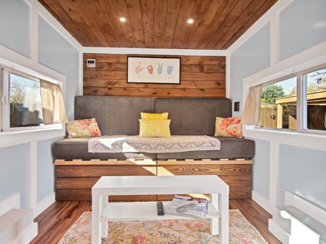 Foto del edificio - 7917 Roswell St