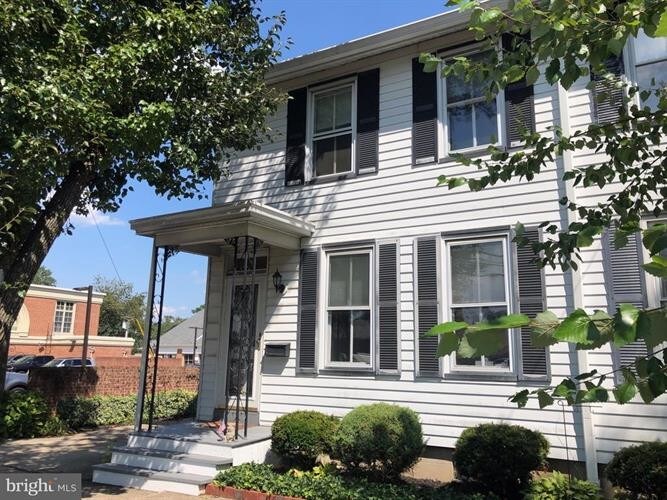 Primary Photo - 17 Walnut St