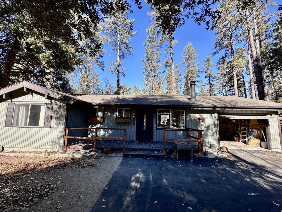 Primary Photo - 2 bedroom house with garage