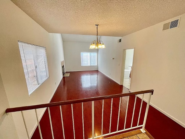 Foto del edificio - 1979 Linden Ln