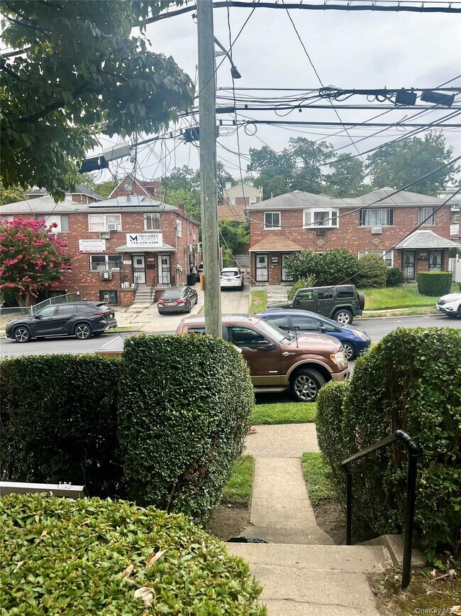 Foto del edificio - 3922 Dyre Ave