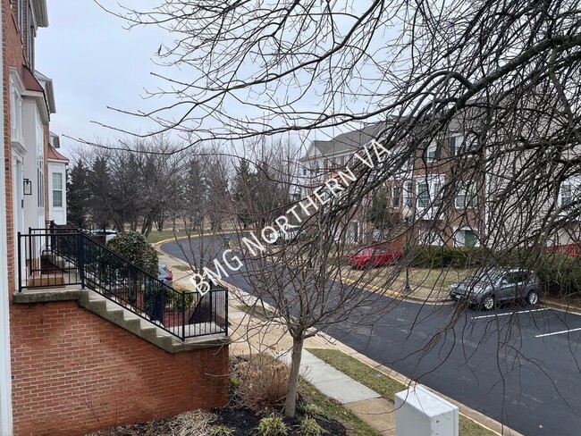 Building Photo - 22525 Maison Carree Square