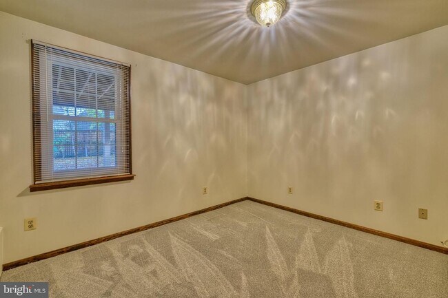 Building Photo - 7745 Meadow Rd