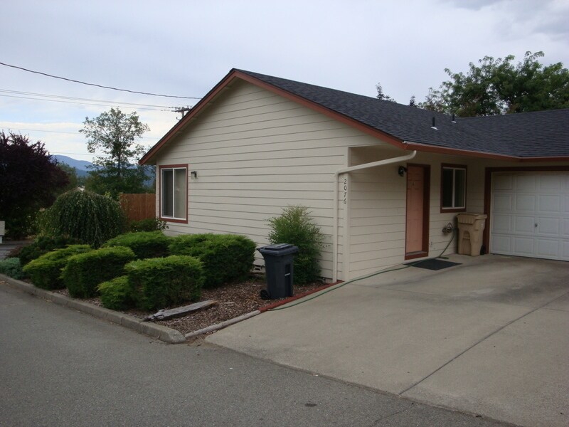 2076 NE Fairview Ave Unit A, Grants Pass, OR 97526 Apartments in