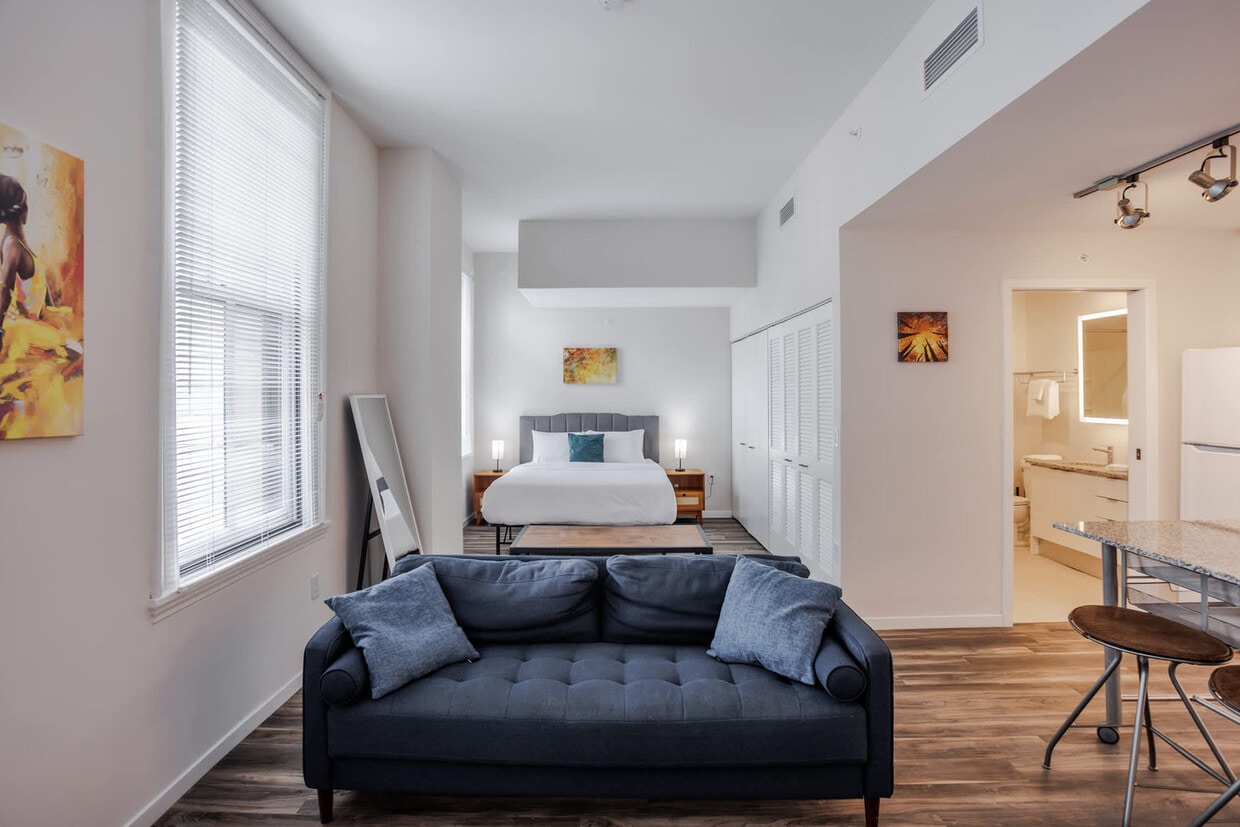 Foto principal - 9-JAN-JAN E 4th St