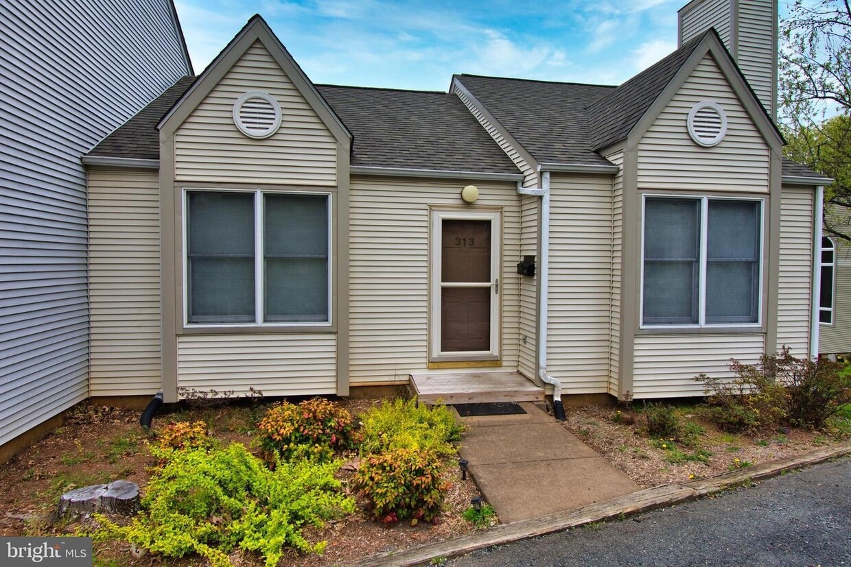 Primary Photo - 313 Harper Dr