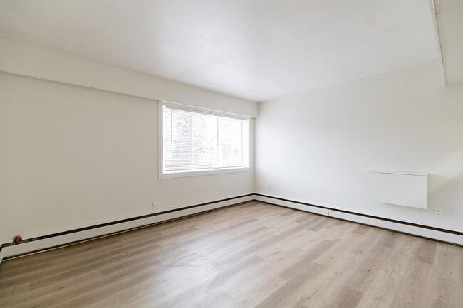 Building Photo - Parada Estates