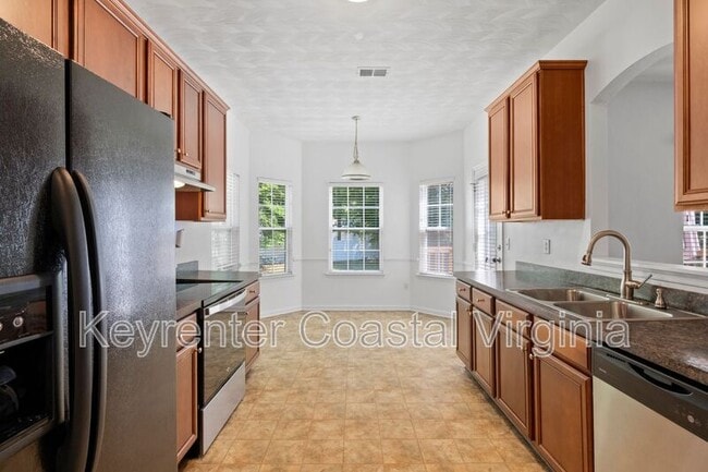 Building Photo - 16221 Farah Ct