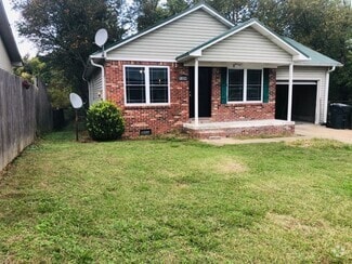 Building Photo - 1304 Lakewood Dr