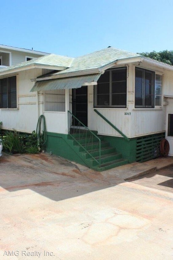 Primary Photo - 3 br, 2 bath Apartment - 3217 Mokihana St.