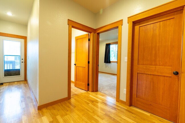 Building Photo - 100 Rebeccas Way