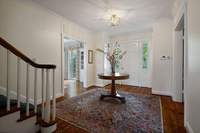 Building Photo - Extremely RARE opportunity in Green Hills