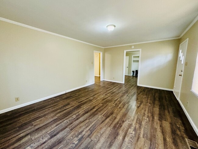 Foto del edificio - MOVE-IN READY!