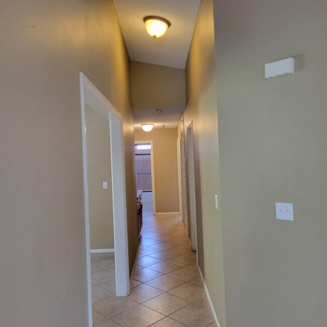 Building Photo - 5837 Fox Run Ct