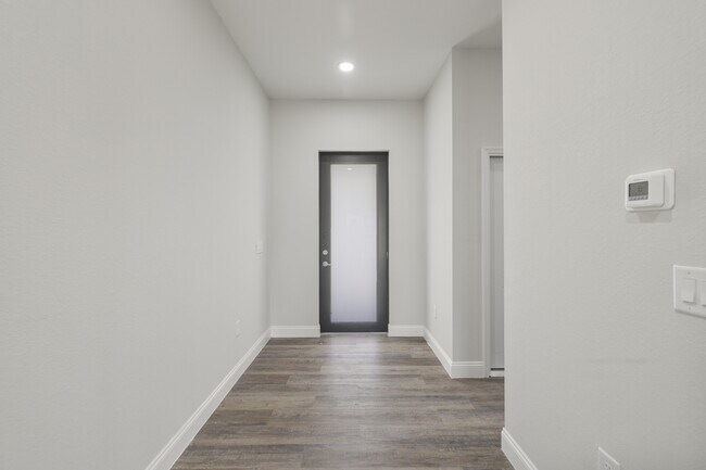 Foto del edificio - 827 Carpenter St E